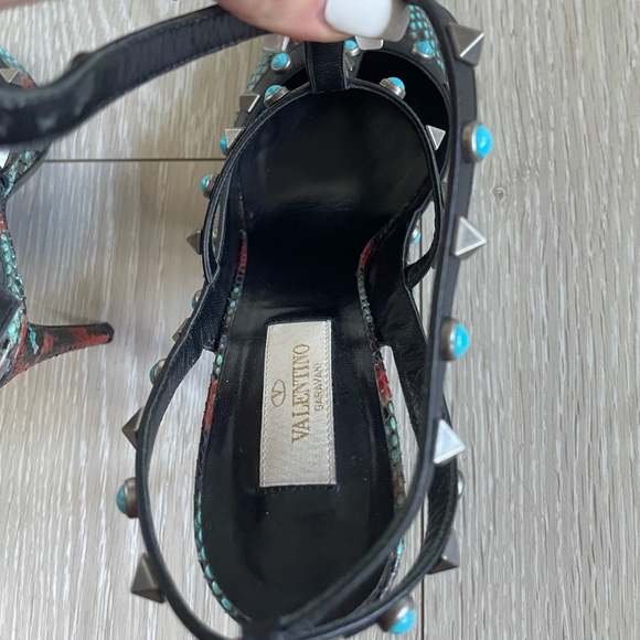 RARE Valentino Garavani Rockstud Python T-Strap Heels – Size 38.5 (US 8.5) - Picture 5 of 12